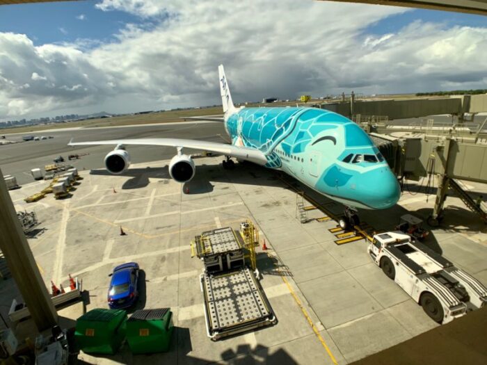 フライングホヌ A380ファーストクラス搭乗記 ホノルル 成田 限定機内食に大感動 陸マイラー始めるなら マイルの錬金術師